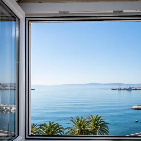 Charming On Riva Promenade Apartment Split